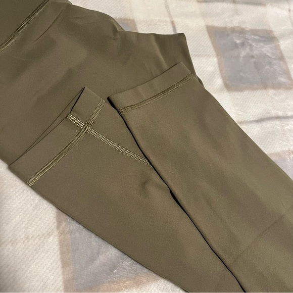 ✨SOLD✨Lululemon Bronze Green Align Leggings Size 6 - Picture 7 of 8